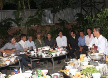 Ca đoàn họp mặt đầu năm 2012
