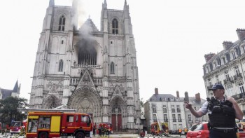 Nhà thờ chính tòa Nantes ở Pháp bị cháy