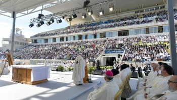 ĐTC dâng Thánh lễ tại Sân vận động GSP