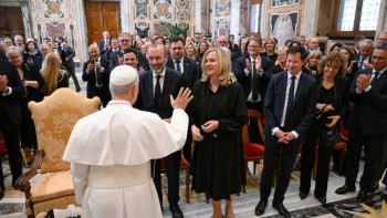 ĐTC: Chính trị phải phục vụ con người và công ích